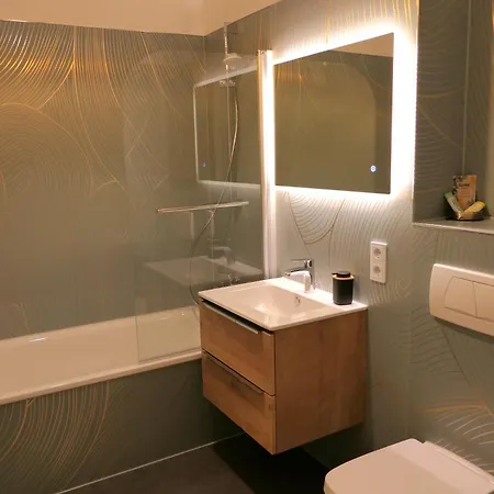 Karl Kassberg Mit Sonnigem Balkon 아파트 켐니츠